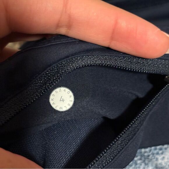 Lululemon Run Times Short II *4" Mesh Scape Multi / True Navy- Size 4 - Picture 10 of 10